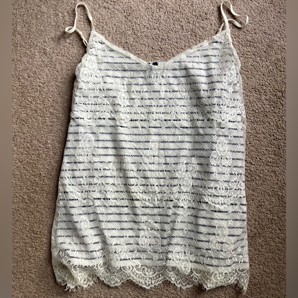 ♥️💙Maurices White and Black Lace Camisole